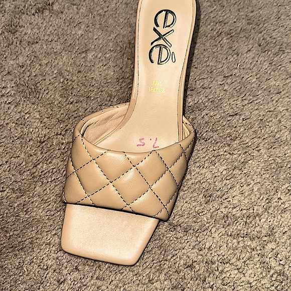 Summer in ❄️ ? Yes why not! Enjoy a nice manicure in these👡 sure 2 please - Picture 5 of 6